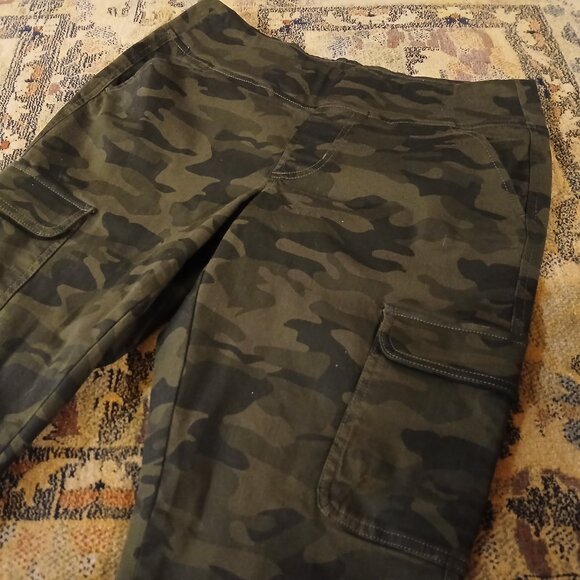 BELLE BY KIM GRAVEL Camouflage Cargo Pants 12 - NWOT - Picture 12 of 13